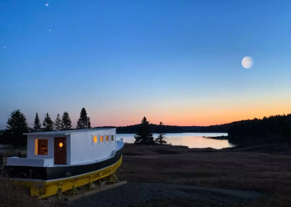 Charming Coast Of Maine Cottage Has A Lobster Boat Lounge