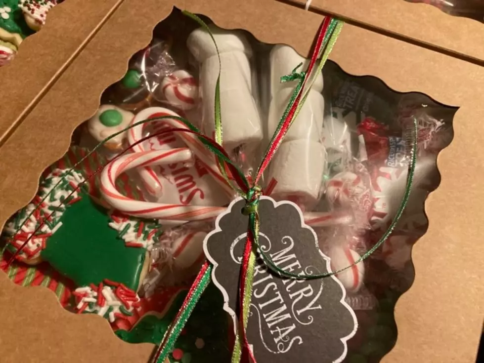 Christmas On A Budget - Kristi's DIY Holiday Treat Boxes 