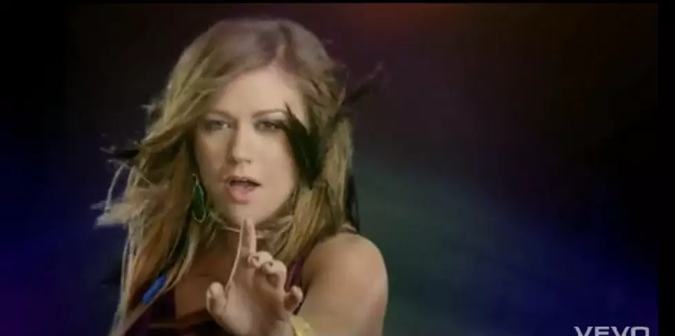 Kelly Clarkson in Colorado This Weekend, Watch &#8216;Mr. Know It All&#8217;