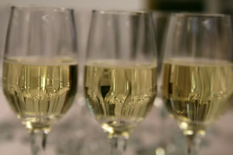 How to Chill Your Glass of White Wine Without Watering it Down