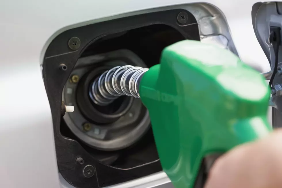 How to Pump Gas Hands-Free Even if the Handle is Broken
