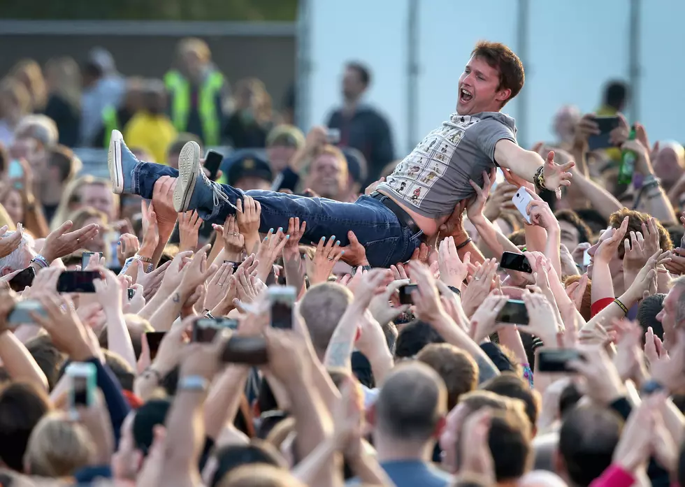 Wow! Check Out This Singer Catch a Beer While Crowdwalking [Video]