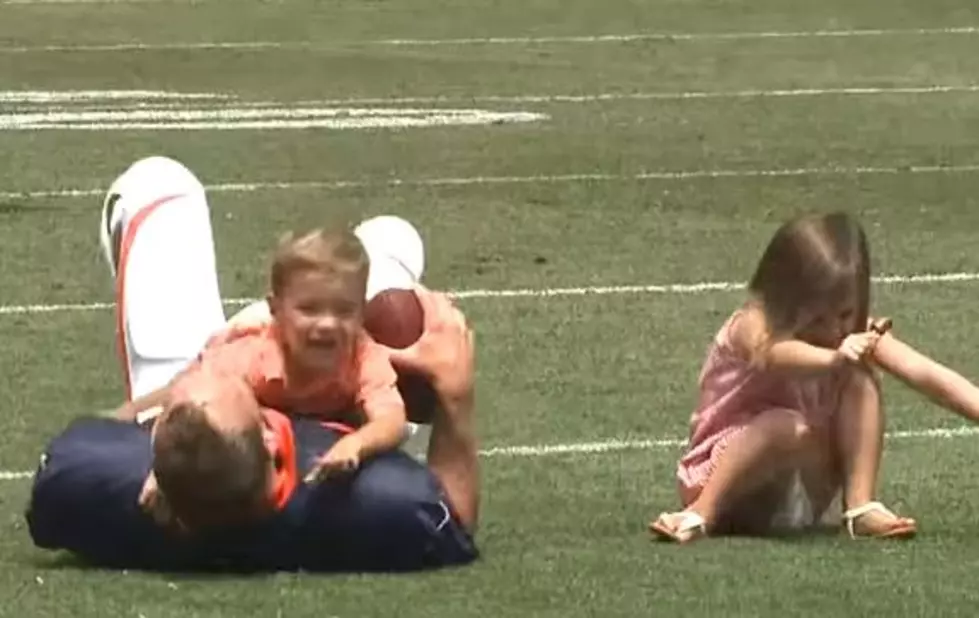 3 Times Peyton Manning was Unbelievably Adorable With His Kids [VIDEOS]