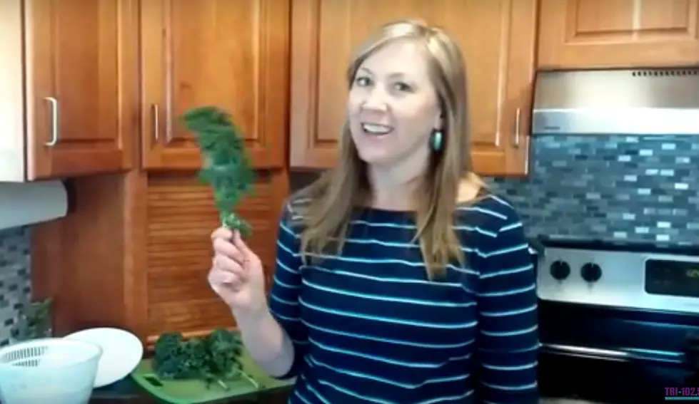 How to Prepare Kale Chips and Kale Salad -Kama&#8217;s Tips and Tricks