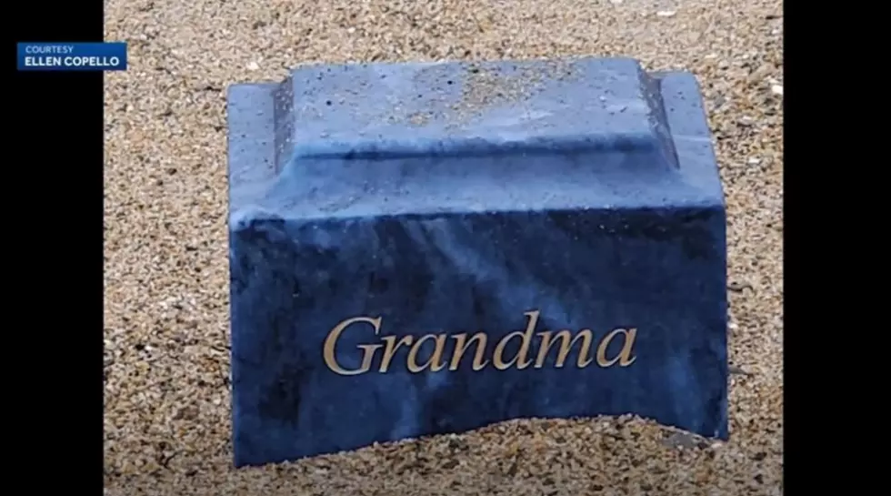 Urn Labeled 'Grandma' Washes up in New Hampshire