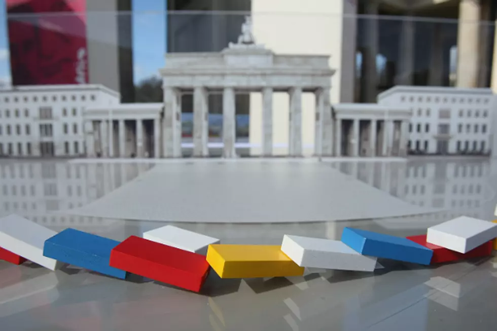 Watch 22,000 Dominoes Fall in Spectacular Fashion [VIDEO]