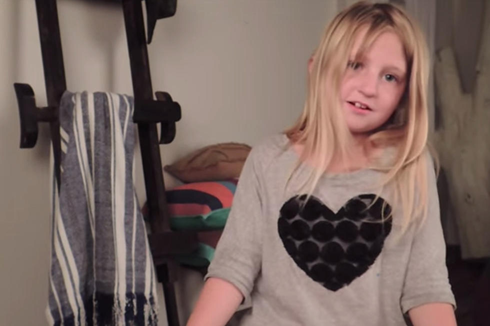 Cute Little Girl Reads Blake Shelton’s Tweets [VIDEO]