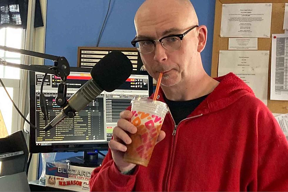 Jason Stewart Recharges with Dunkin’ Cold Brew in the Afternoon