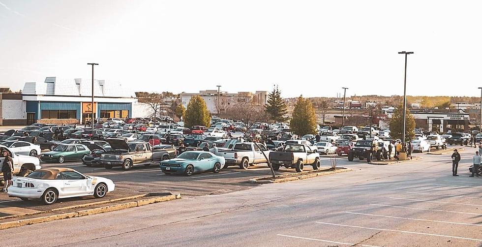 Bangor Toys ‘R’ Us Parking Lot Full of Cars This Friday