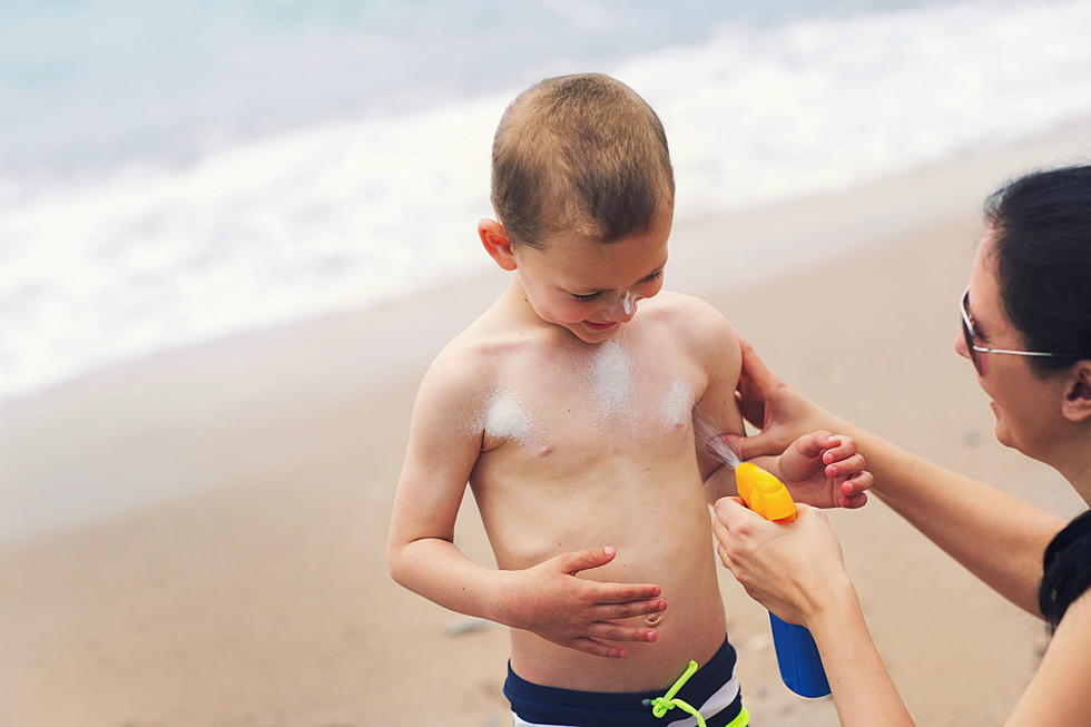Sunscreen Spray Can Be Dangerous. Here’s How to Apply It Safely.