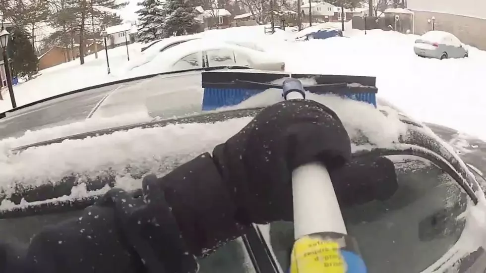 The Correct Way To Clean Snow Off Your Car [VIDEO]