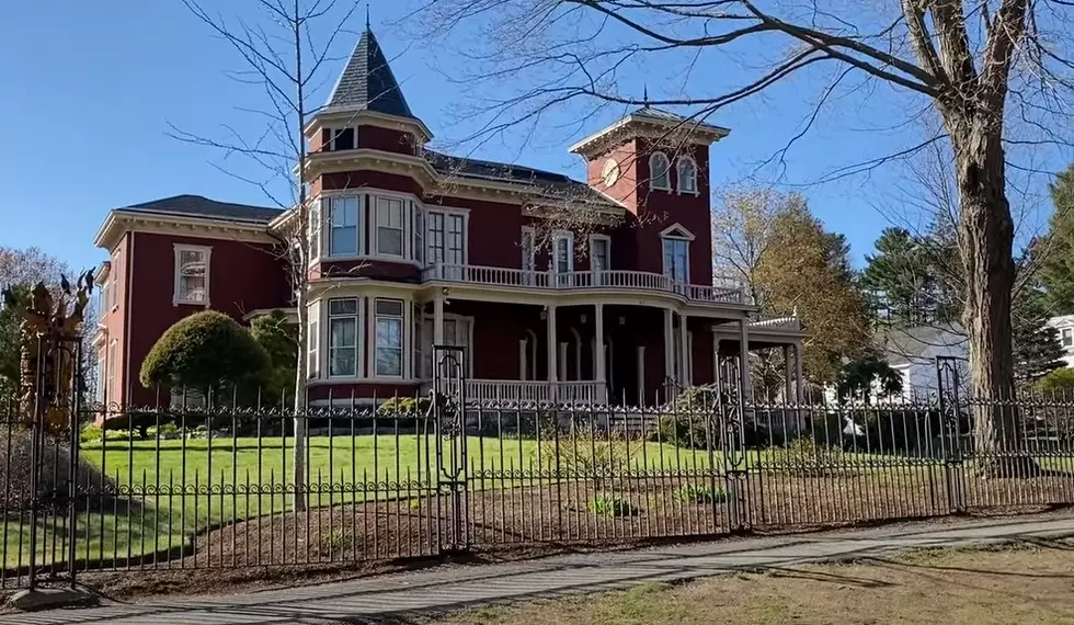A Tourist Who Has Never Read A Stephen King Book Visits His House
