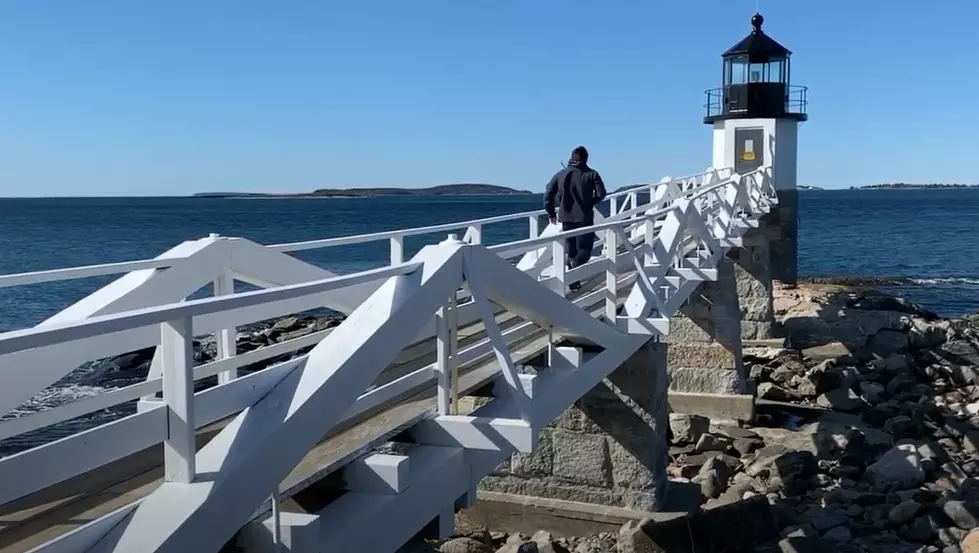 Watch People Do The ‘Forrest Gump Run’ At Iconic Maine Lighthouse
