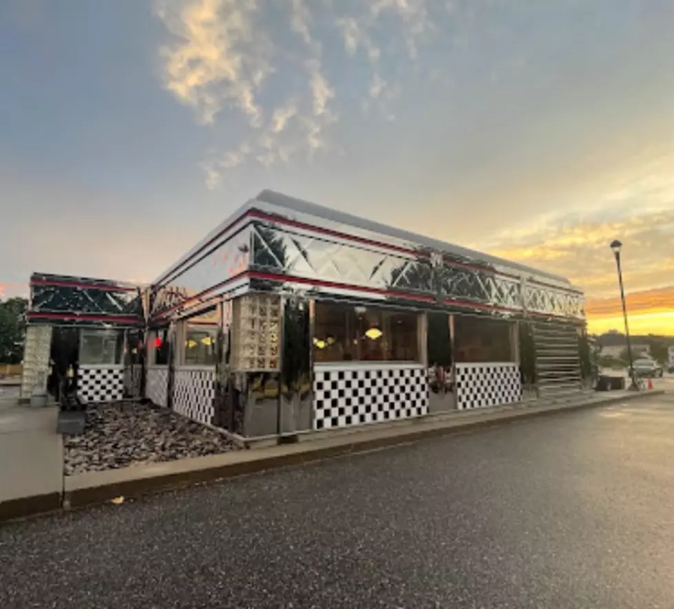 Party Like It’s 1959 At This Throwback Diner In Maine
