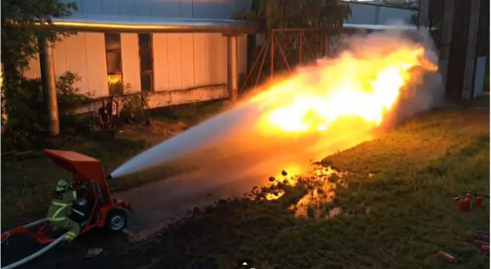 Firefighter vs. Flamethrower [VIDEO]