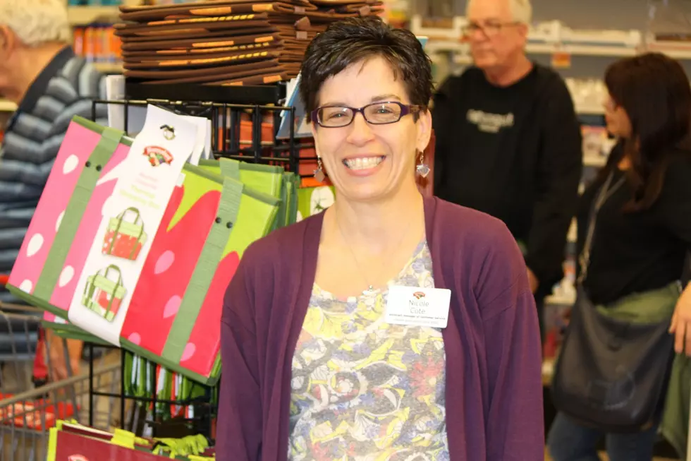 Bar Harbor Hannaford’s Nicole Cote Wins National Grocer Association’s Best Bagger in the USA [VIDEO]