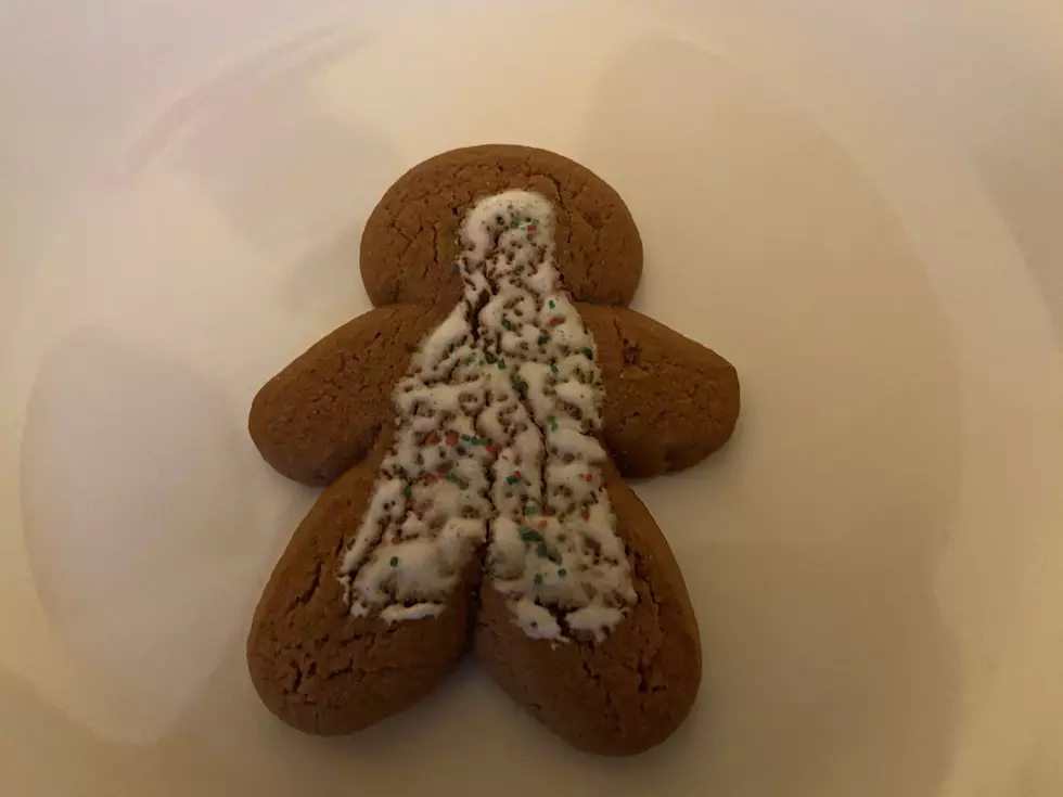 What Part of a Gingerbread Man Cookie Do You Eat First? [POLL]