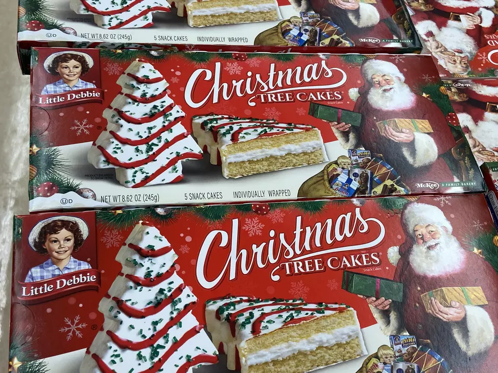 How Little Debbie&#8217;s Christmas Cakes Nearly Reduced Me to Tears in the Grocery Store