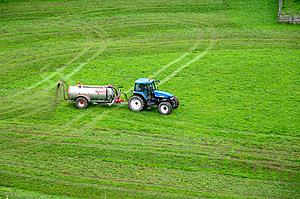 Fertilizing Your Lawn? Not Between December 1st &#038; April 1st in New York State