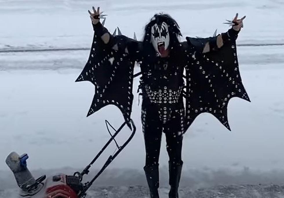 [VIDEO] Gene Simmons Shouts Out Endicott Man For Amazing Snow Costume