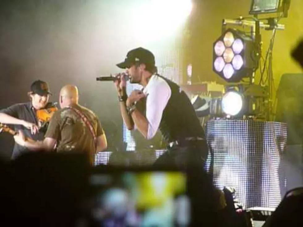 Jason Aldean and Willie From &#8216;Duck Dynasty&#8217; Surprise Luke Bryan With Topless Dancers [VIDEO]