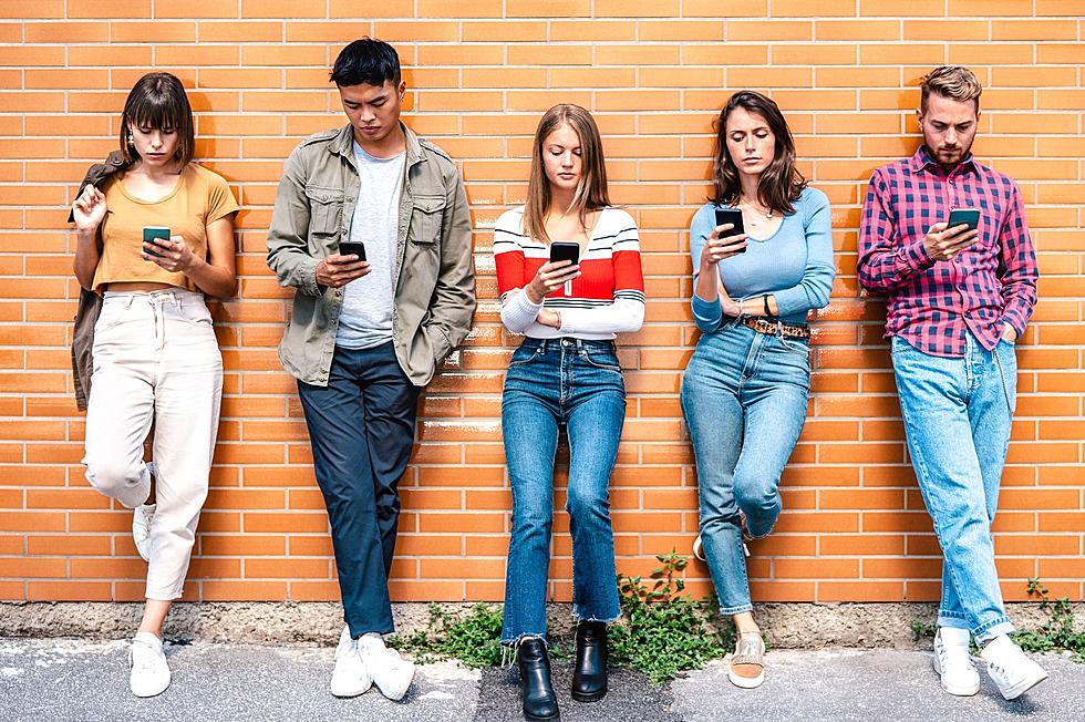 Hey New Yorkers, Can We Please Just Stop Group Texting?
