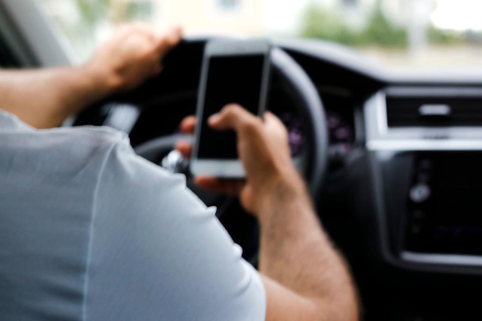 What You Need To Know About Holding Your Cell Phone While Driving