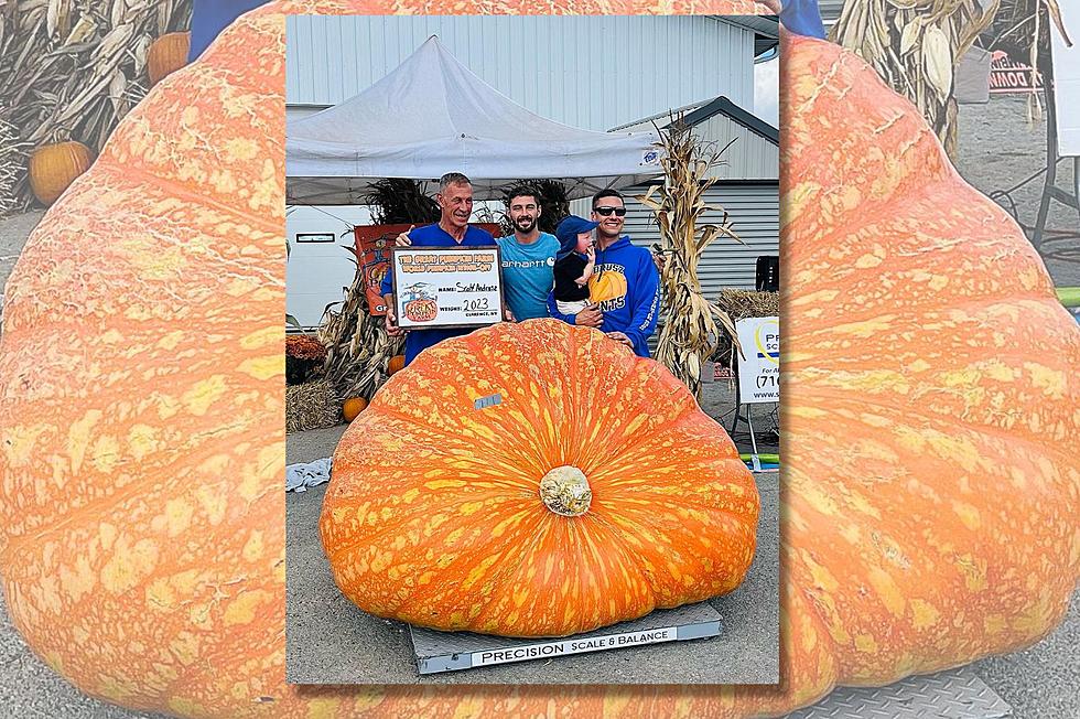 Mammoth New York Pumpkin Wins World Pumpkin Weigh-Off