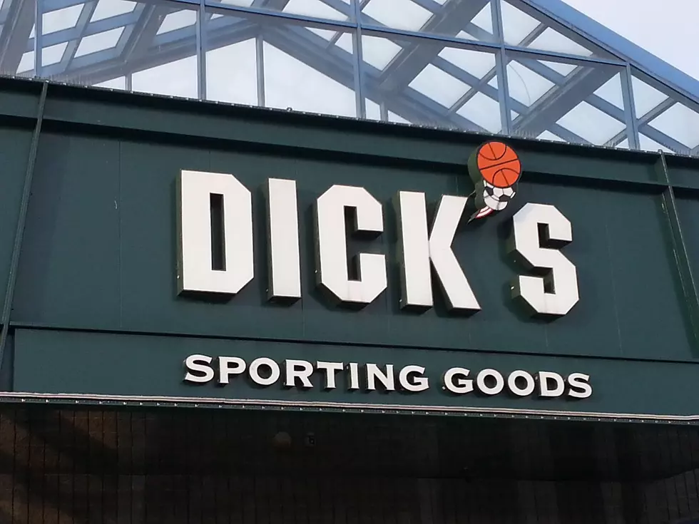Cuomo Praises Dick&#8217;s Sporting Goods Gun Policies