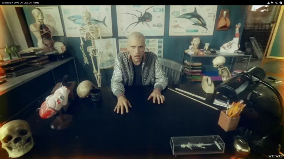 Neon Trees “Lessons In Love” [Video]