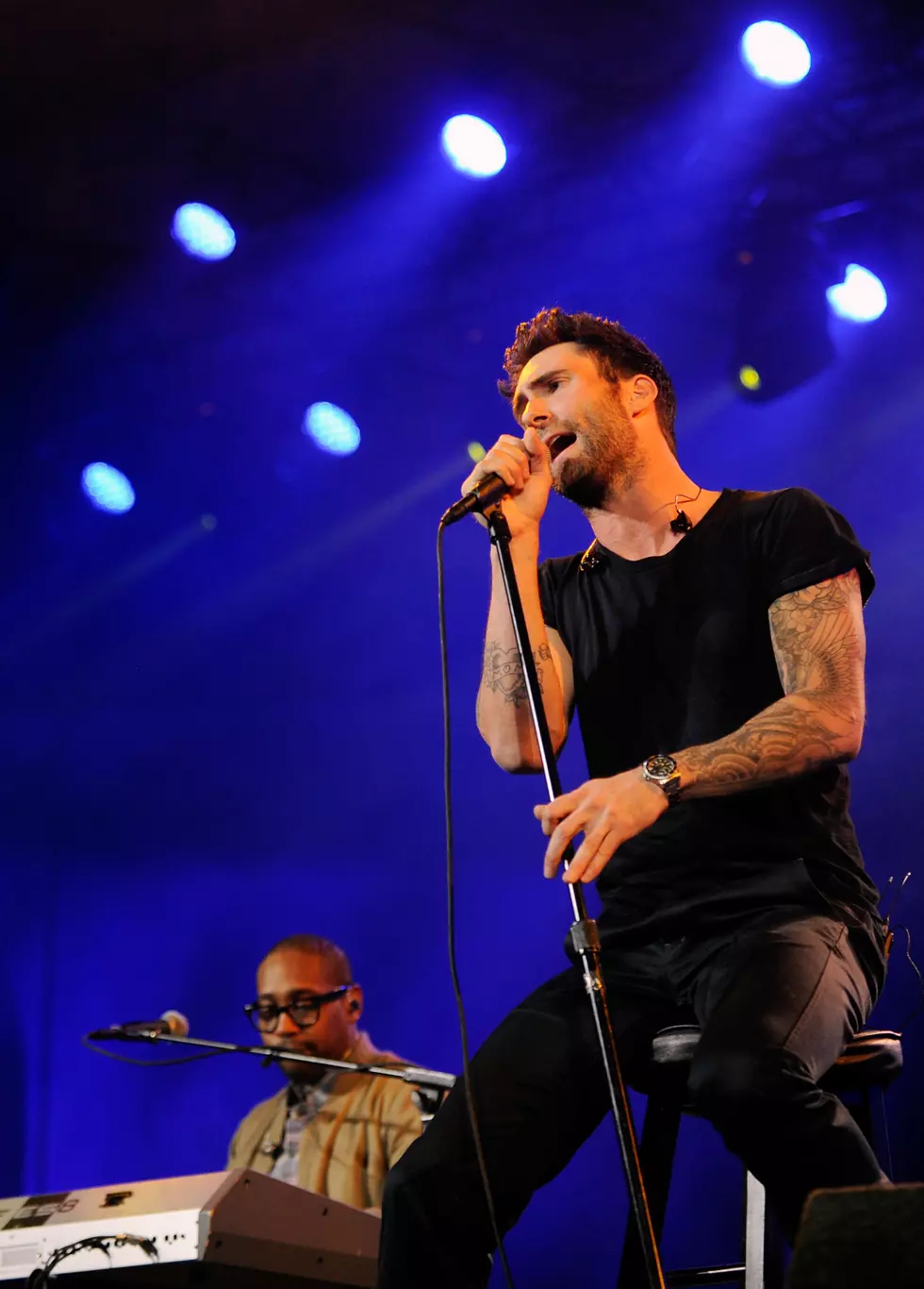Adam Levine Accidentally Hit a Fan in the Face During a Show [VIDEO]
