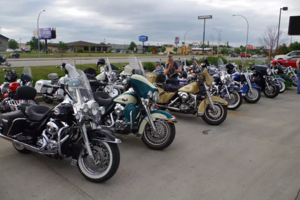 After Two Weeks of Rain, the Sun Finally Shines for Bike Night at Hooters [PHOTOS]