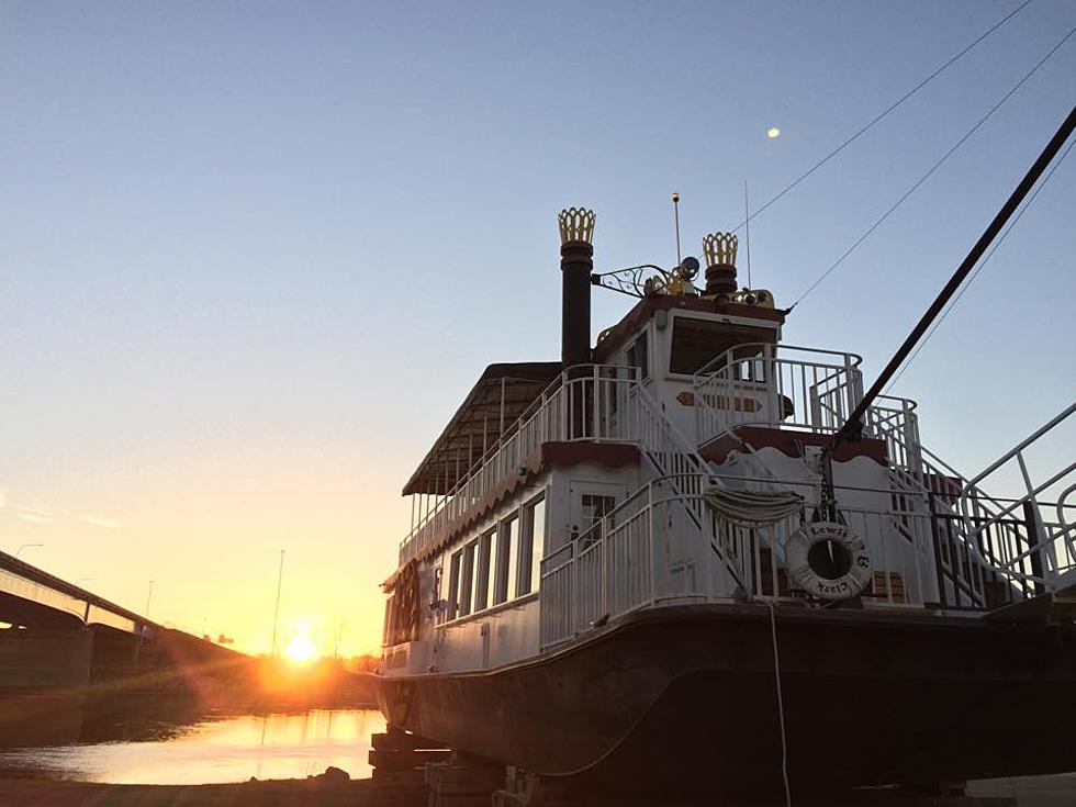 Lewis & Clark Riverboat Grounded Temporarily