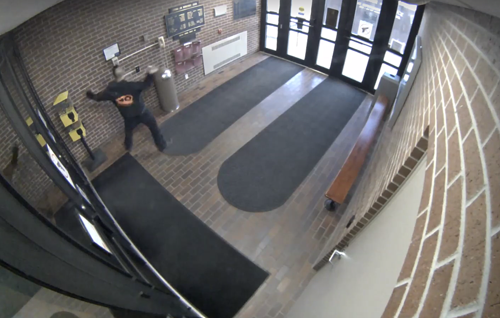 Stupid Guy Smashes Phone in Bismarck Police Department Lobby