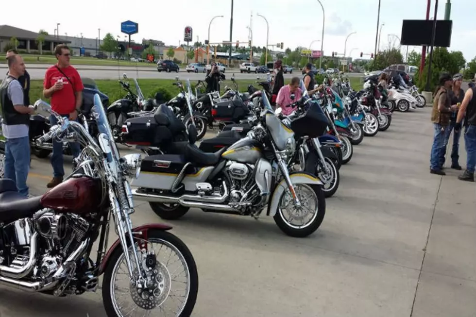 Bike Night in Bismarck Kicks Off, Over 150 Bikes at Hooters for First Night [PHOTOS]