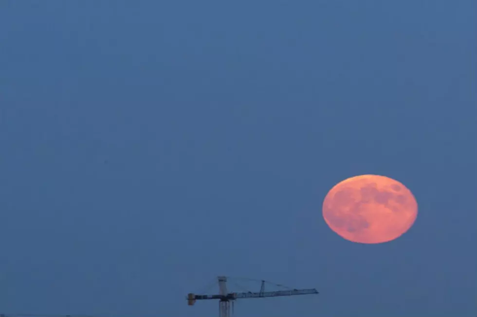 It’s Not Too Late to Check Out the Super Moon Tonight