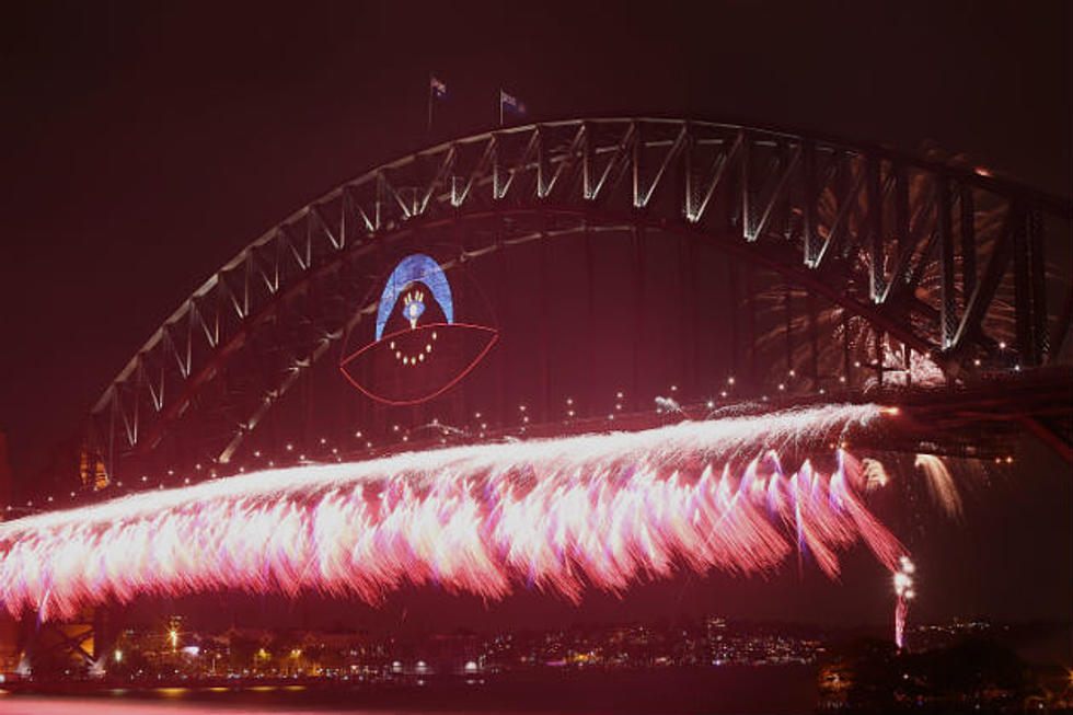 The Spectacular Fireworks in Sydney, Australia for the Welcome of 2015 [VIDEO]
