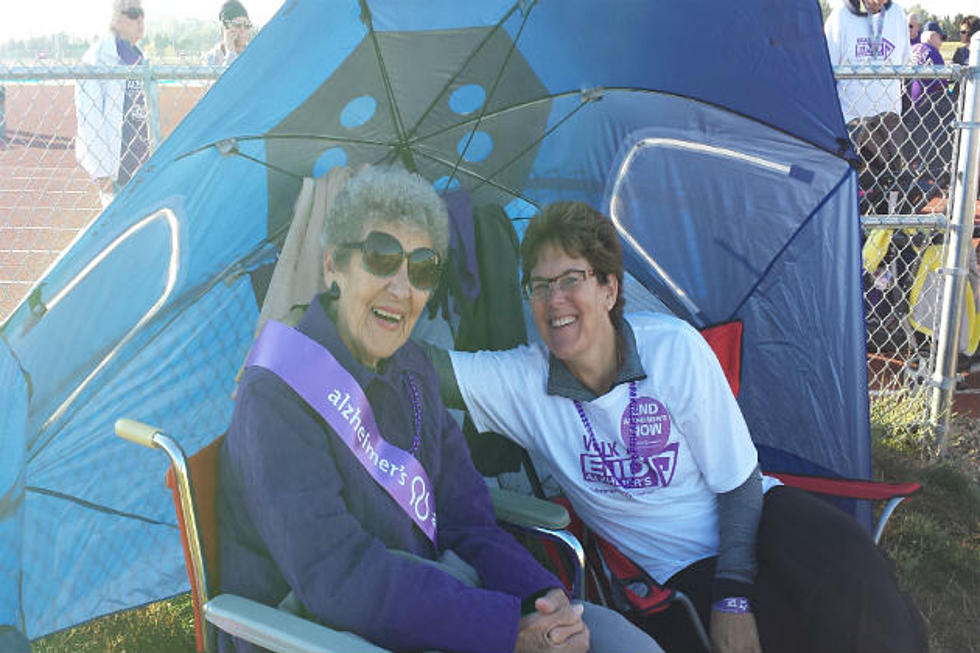 Hundreds of Walkers Participate in the 2015 Walk to End Alzheimer’s at Miller Field [VIDEO]