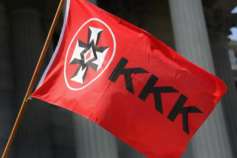 Kansas Cheerleader Suspended Over Klan Pic