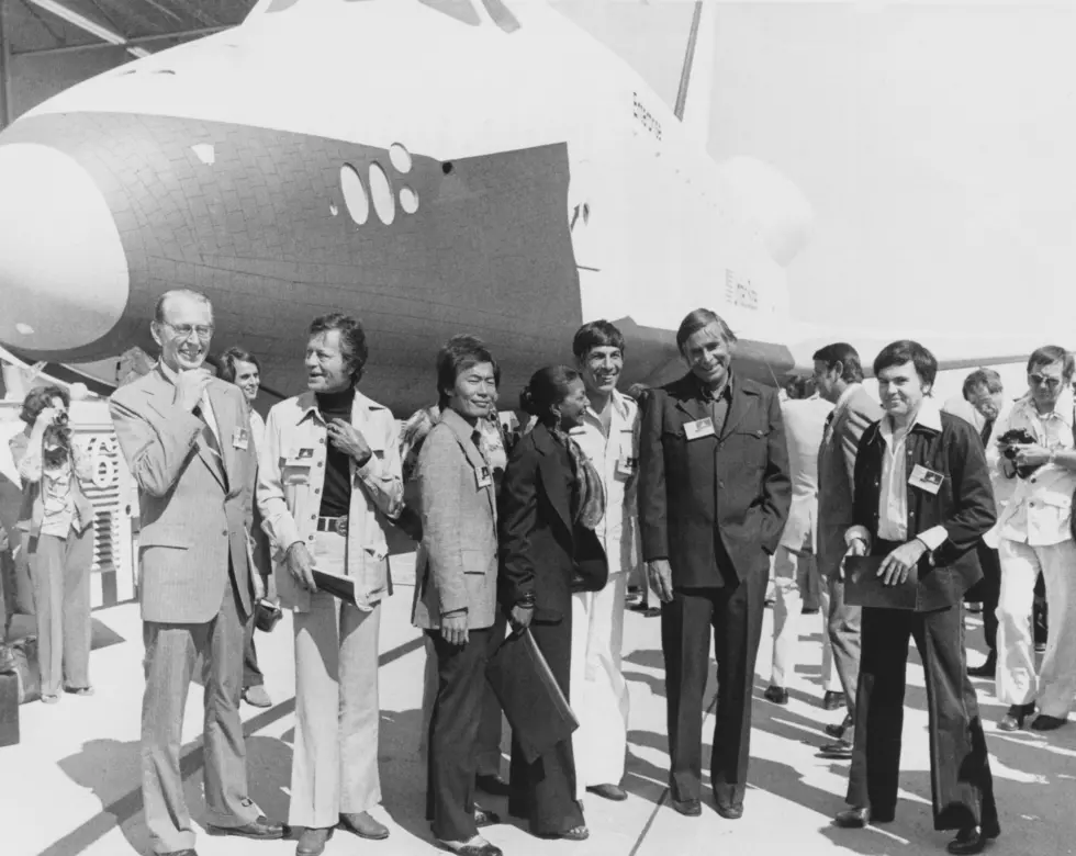 Space Shuttle &#8216;Enterprise&#8217; Unveiled 38 Years Ago Today Accompanied by &#8216;Star Trek&#8217; Crew [VIDEO]