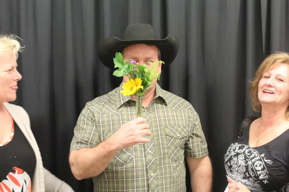 Rodney Carrington Receives Colorado ‘Flower’ + ‘Vase’