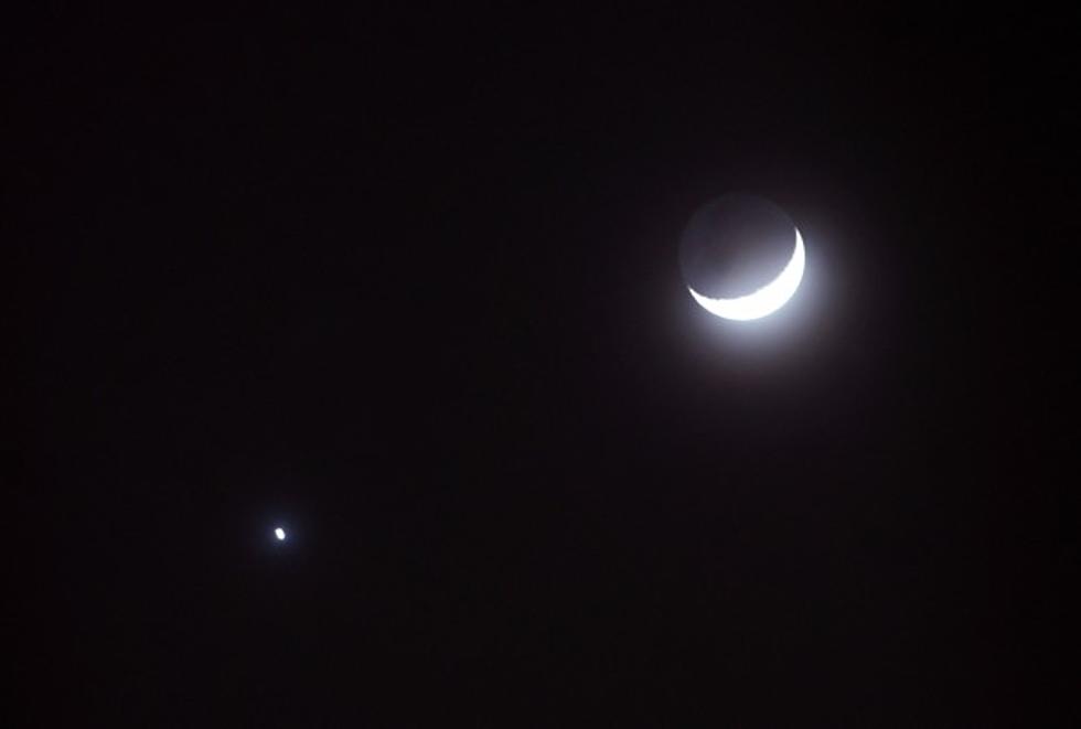 Venus and Crescent Moon Featured in Night Time Sky, But Don’t Miss Jupiter