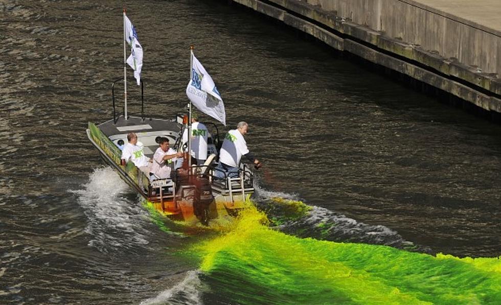 Fascinating Time-Lapse Video Shows Chicago River Turning Green