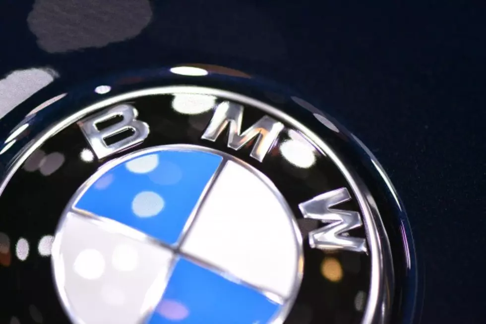 Man’s Call to BMW Dealership Complaining His Car Won’t Drive at Night is a Laugh