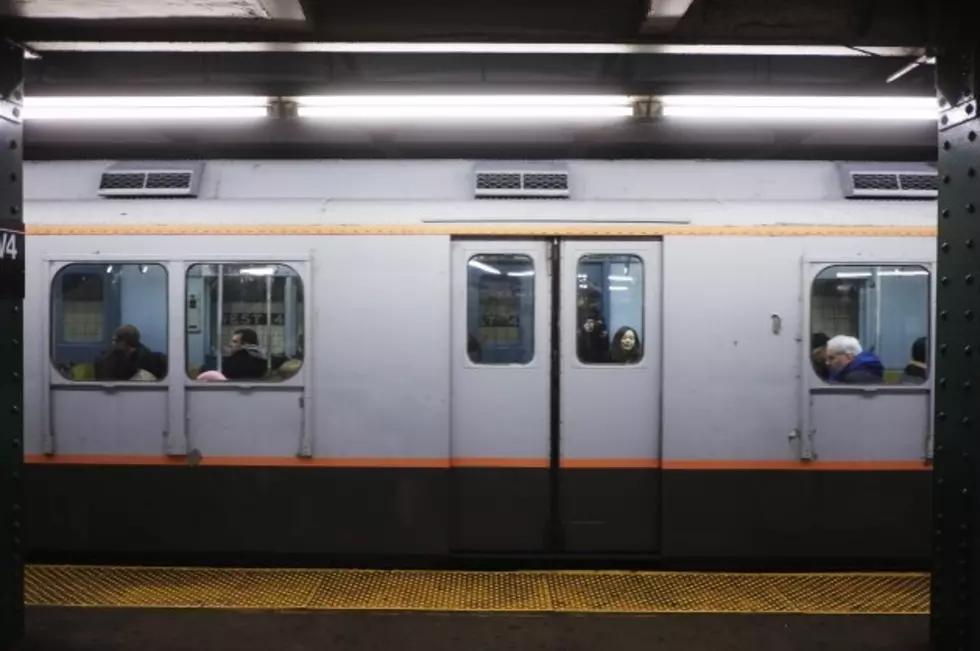 Crowd Rocks Subway Car to Free Trapped Passenger [VIDEO]