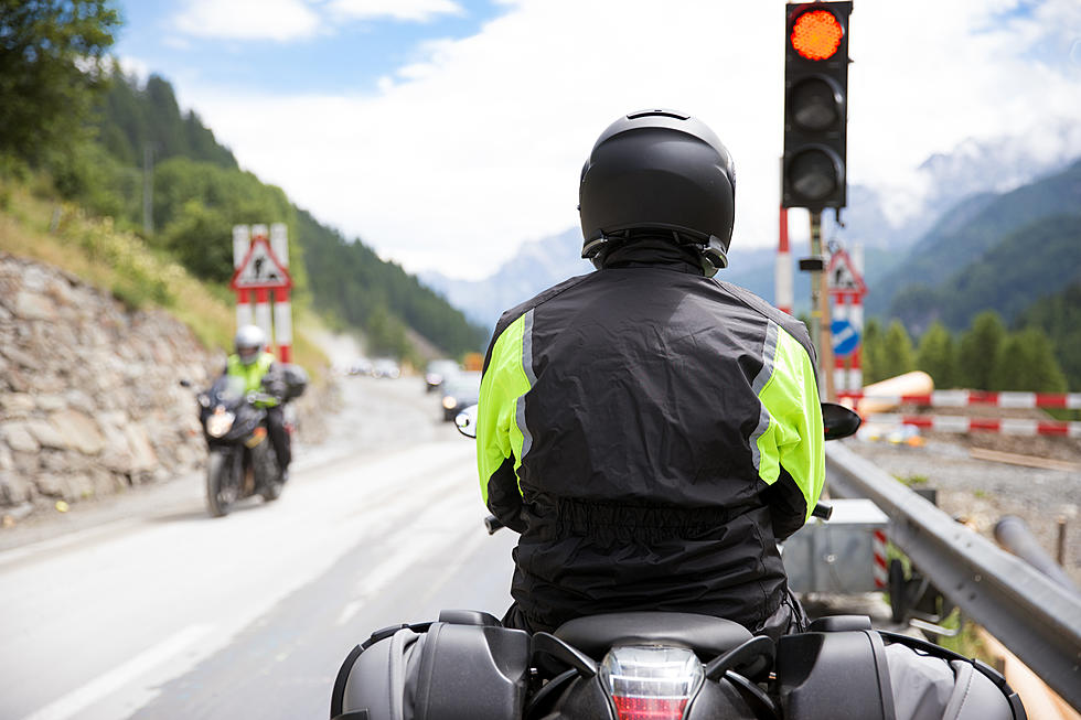 New Colorado Bill Allows Motorcyclists to Run Red Lights