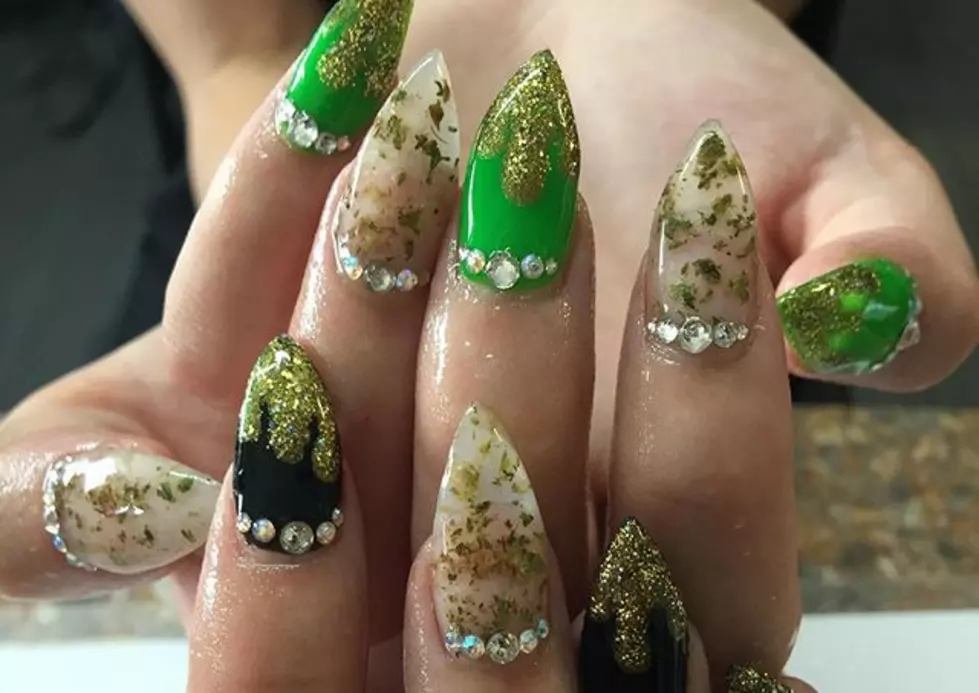 Weed Nails are a Thing