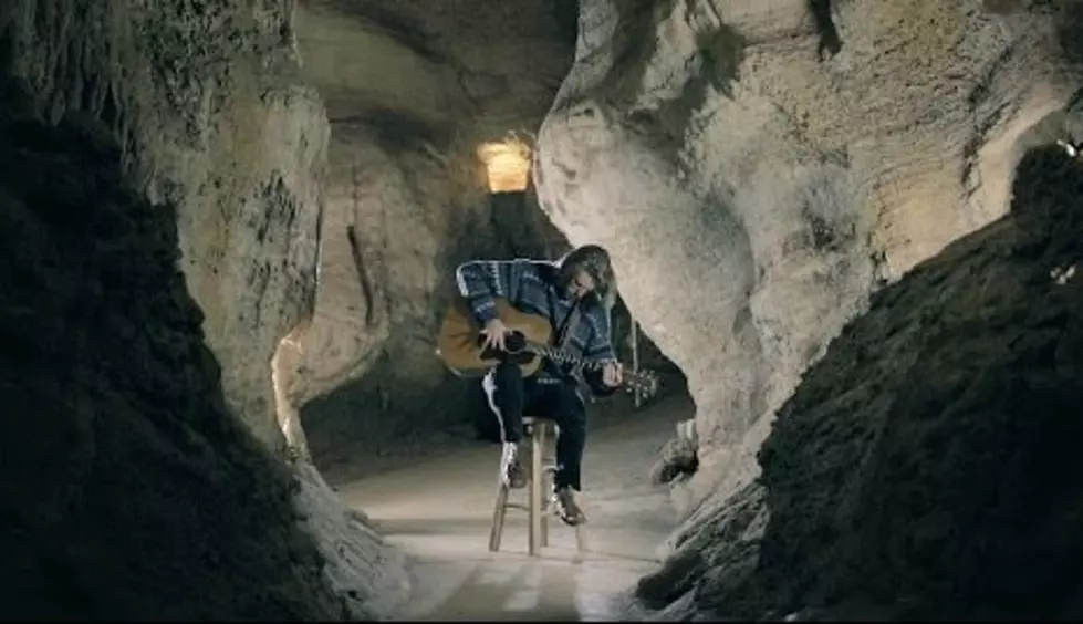Acoustic Guitarist Uses Colorado Cave as a Venue [VIDEO]