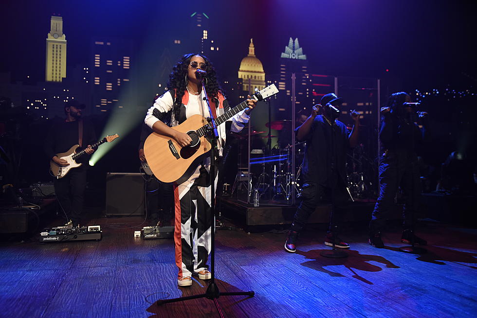 H.E.R. Showcases Amazing Musical Skills At Austin City Limits Taping