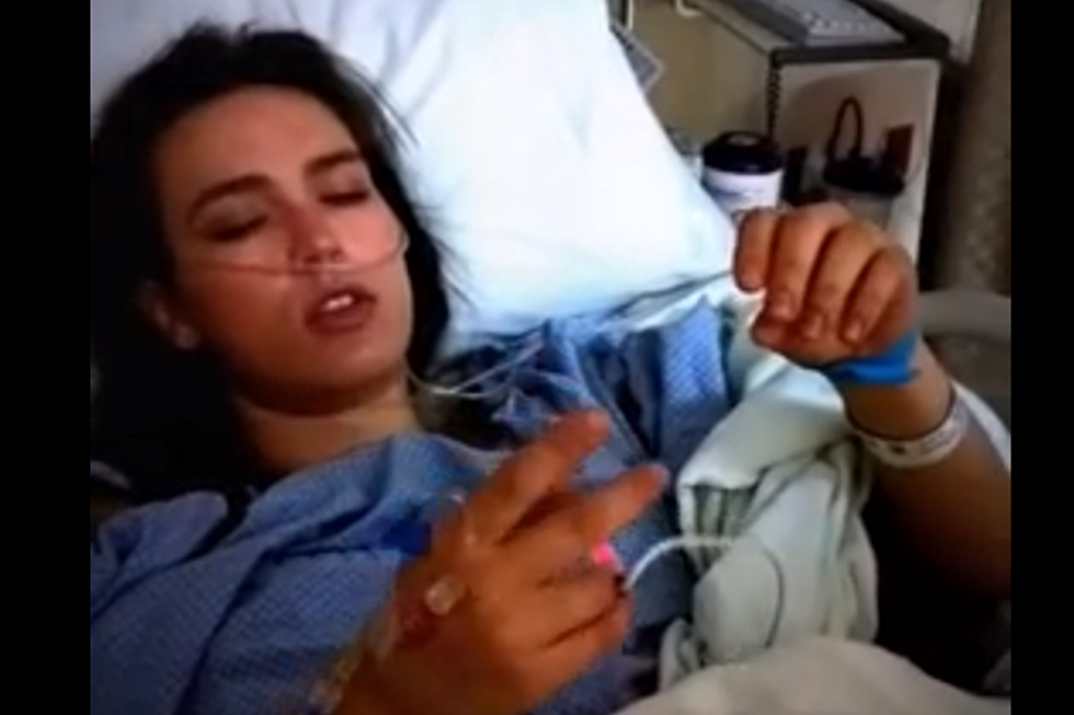 Woman Recovering from Leg Surgery Creates Adorably Tumultous Game of Pac-Man with Her Hands